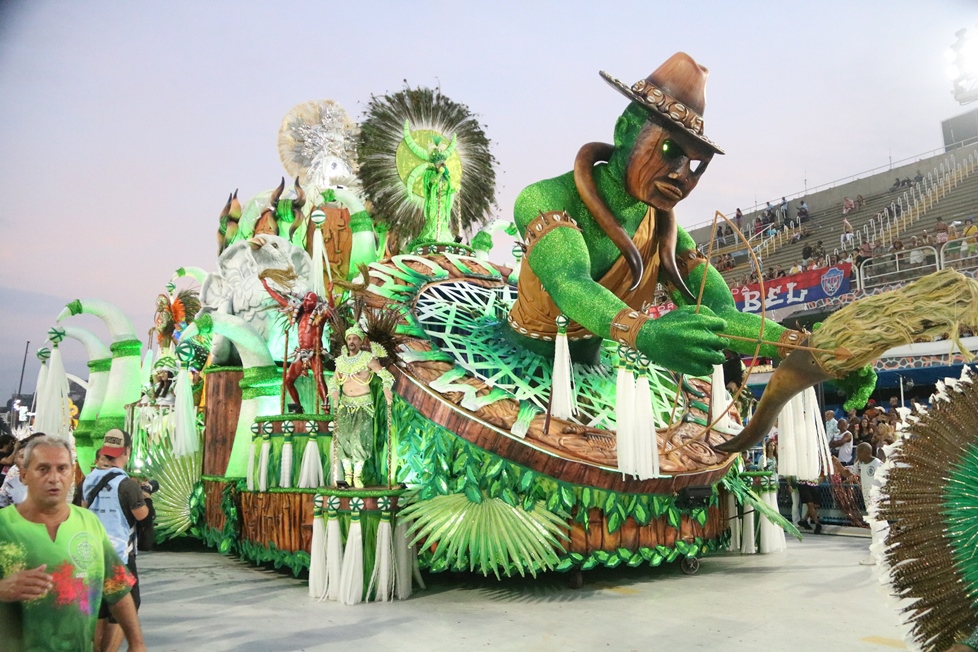 Império da Tijuca comemora 83 anos de fundação com missa e mini desfile, O  Dia na Folia