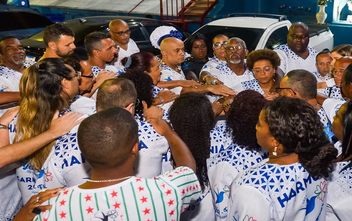 Parceria de Léo do Piso se destaca na Beija-Flor; Kirraizinho e Junior  Trindade também fazem excelentes apresentações - Carnavalesco