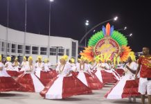 Entrega dos componentes da Tom Maior marca primeiro ensaio técnico da escola