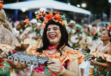 Freddy Ferreira analisa a bateria da Mocidade no ensaio técnico