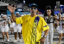 Freddy Ferreira analisa a bateria do Paraíso do Tuiuti no ensaio técnico