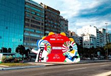 Cronômetro na Praia de Copacabana marca contagem regressiva para o Rio Carnaval 2024