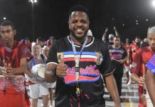 Freddy Ferreira analisa a bateria da Ilha no ensaio técnico