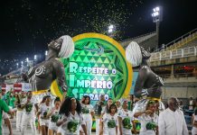 Império Serrano faz ensaio tecnicamente perfeito no embalo de sua bateria e na força da comunidade