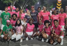 Bateria e carro de som impulsionam alto desempenho do canto da comunidade em ensaio de rua da Mangueira