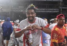 Mestre Paulinho Steves segue à frente da bateria da União de Maricá para 2025