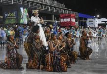 Atuação do carro de som e performance do samba são destaques no ensaio da Niterói; canto da escola foi irregular
