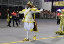 Fotos: desfile da Camisa 12 no Carnaval 2024