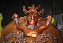 Com homenagem a Helena Theodoro, Mocidade Unida da Mooca aposta em conjunto estético