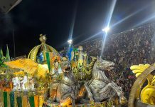 Paraíso do Tuiuti apresenta abre-alas imponente em desfile sobre João Cândido