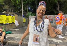 ‘Gosto de andar igual perua e de andar de chinelo’, diz Betinha, a popular presidente da Vigário Geral