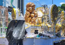 União do Parque Acari 2024: alegorias na área de concentração do Sambódromo