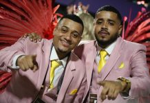 Freddy Ferreira analisa a bateria da União do Parque Acari no desfile