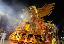 Águia de Ouro: fotos do desfile no Carnaval 2024