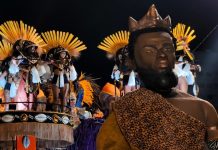 Alegria da Zona Sul realiza desfile irregular com deslizes em Evolução