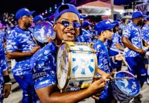 Freddy Ferreira analisa a bateria da Beija-Flor no ensaio técnico na Sapucaí