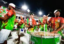 Freddy Ferreira analisa a bateria da Grande Rio no ensaio técnico na Sapucaí