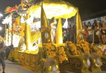 Unidos da Barra da Tijuca faz desfile vibrante, mas peca na evolução