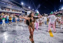 Freddy Ferreira analisa a bateria da Mangueira no ensaio técnico