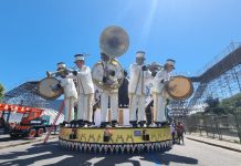 Imagens das alegorias da Beija-Flor na área de concentração da Sapucaí