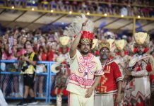 Freddy Ferreira analisa a bateria da Grande Rio no desfile