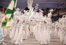 Terceiro carro do Império Serrano consagra Oxalá