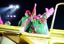 Coreógrafos da comissão de frente festejam trabalho na Mangueira no Carnaval 2024