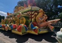 Imagens das alegorias da Mocidade na área de concentração da Sapucaí