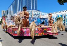 Unidos da Ponte 2024: alegorias na área de concentração do Sambódromo