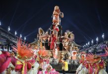 Unidos da Ponte: fotos do desfile no Carnaval 2024