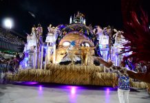 Estandarte de Ouro celebra os destaques do carnaval com show de Dudu Nobre