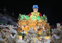 Com enredo de fácil leitura e casal como destaque, São Clemente faz desfile com problemas em harmonia e alegorias