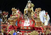 Sereno faz desfile com problemas de evolução e boa atuação da parte musical