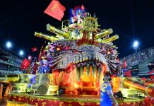 Tuiuti faz desfile com apresentação emocionante da comissão de frente e fácil leitura do enredo, mas esbarra em Evolução perto do fim