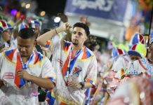 Freddy Ferreira analisa a bateria da Ilha no desfile