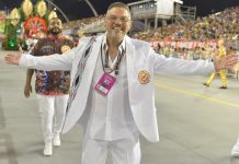 Flávio Campello celebra prêmio Estrela do Carnaval de 2024 da Tom Maior: ‘Nossa escola tem uma alma guerreira’