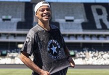 Ei, psiu! Emerson Dias é o novo intérprete da Botafogo Samba Clube