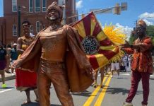 Carlinhos Salgueiro é coroado rei do carnaval de Atlanta nos Estados Unidos
