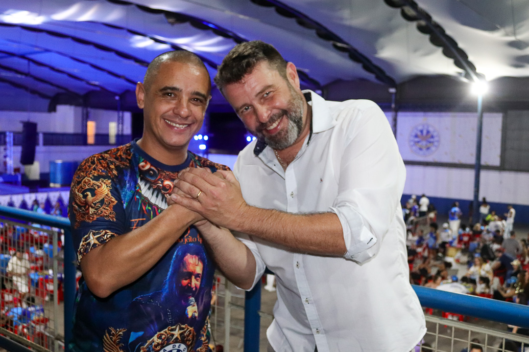 Levantando a bandeira do samba, Águia de Ouro apresenta samba-enredo e fantasias para o Carnaval 2025