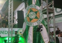 Eugênio Leal conversa com compositores finalistas da Mocidade