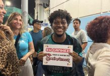 Neto de Martinho da Vila é terceira geração da família a vencer disputa de samba na Vila Isabel