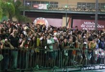 Vídeo: balanço do primeiro dia dos desfiles do Grupo Especial na Cidade do Samba