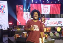 Rodeado de amigos na Colorado do Brás, mestre Acerola de Angola relembra a própria trajetória