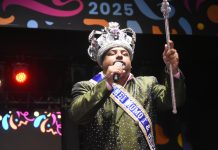 Orgulho de ser favela! Cria da Mangueira, Kaio Mackenzie é reeleito Rei Momo do Rio Carnaval 2025