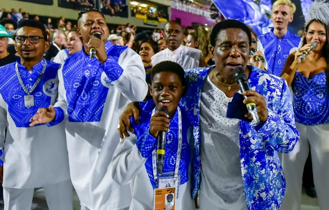 Impossível segurar a emoção! Ao anunciar despedida após o Carnaval 2025, Neguinho faz carta para Beija-Flor