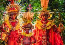 Viradouro apresenta alguns figurinos do abre-alas e alegorias para o Carnaval 2025