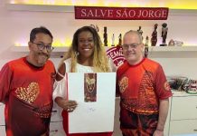 Cacau Protásio visita barracão do Salgueiro e conhece fantasia para o Carnaval 2025