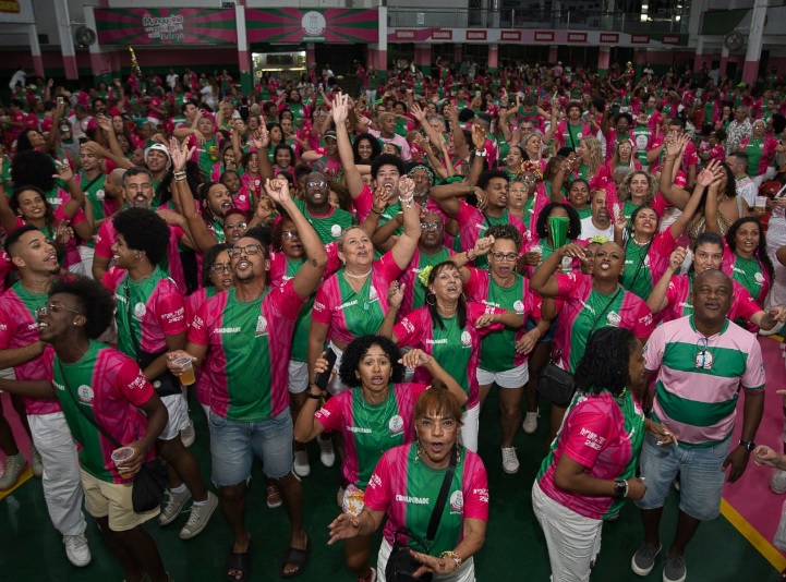 Alas da Comunidade ganham confraternização surpresa na Mangueira