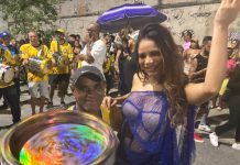 Samba conduz ensaio de rua com intenso canto da comunidade da Unidos da Tijuca