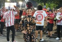 Comunidade cantou forte e Unidos de Padre Miguel tomou conta do Ponto Chic no ensaio de rua